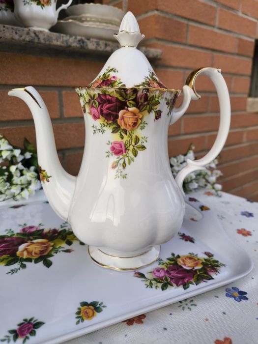 Serviciu de cafea, din portelan Royal Albert- Bone China