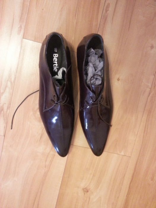 Pantofi de piele de culoare violet. Marca BERTIE. Fabricati in Italia