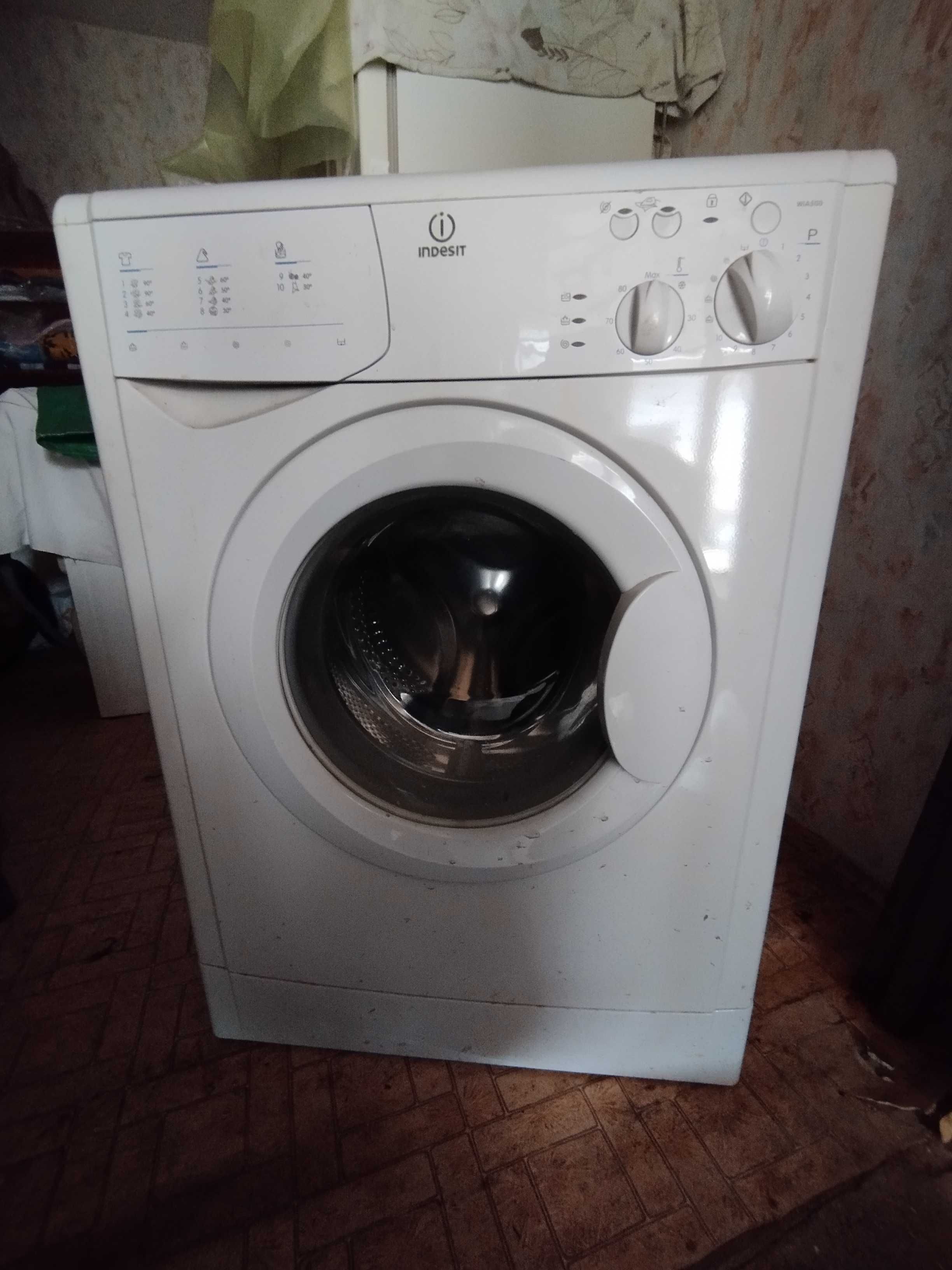 Пералня работеща Indezit mod WIA500