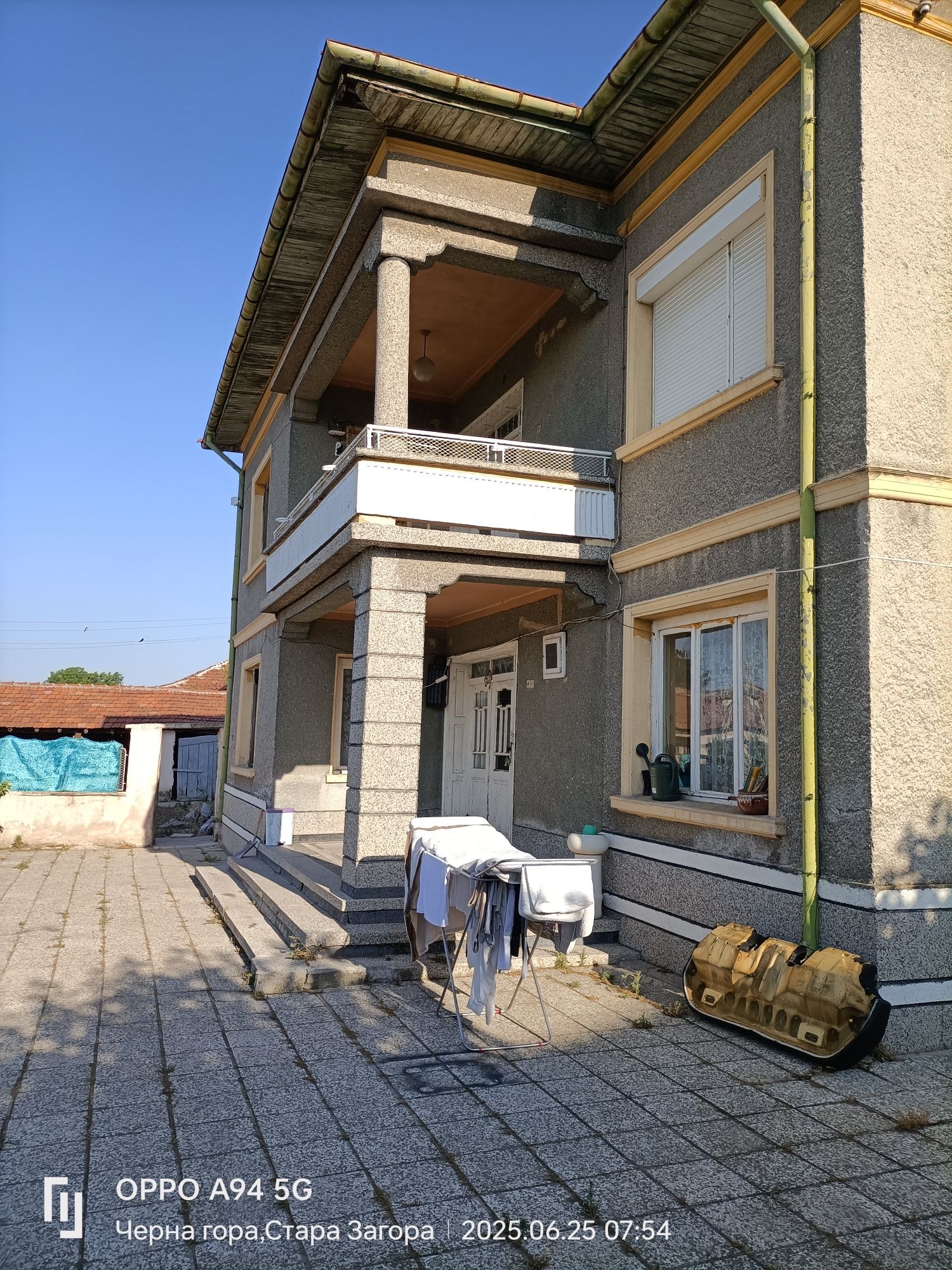 Масивна къща Черна Гора