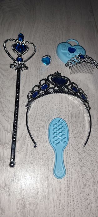 Рокля на Елза от Фроузън с два подаръка светещ ластик и корона