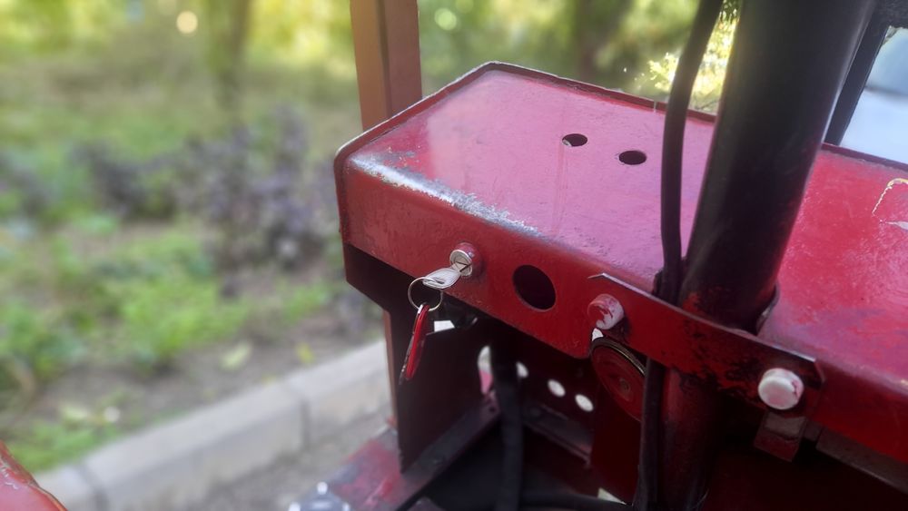 Продавам електрокар товароподемност 1000кг  2200мм височина.