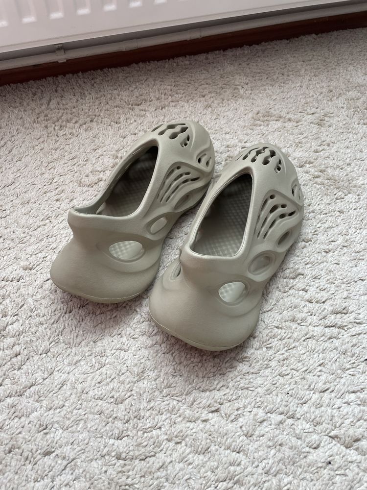 Yeezy foam runner stone salt
