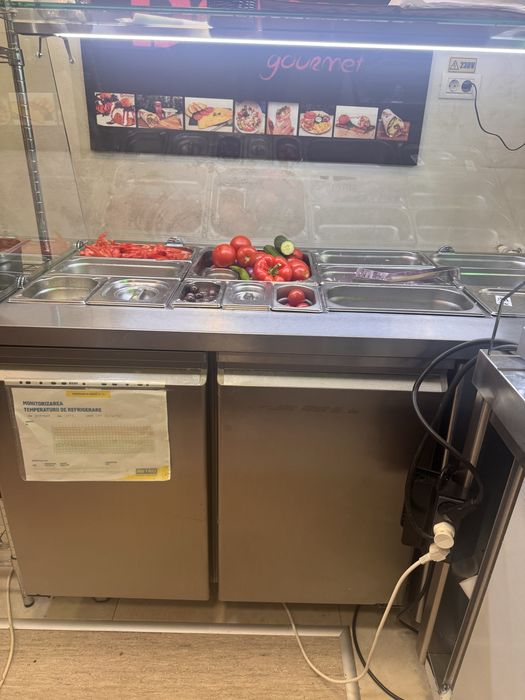 Vitrina rece ingrediente si plita electrica