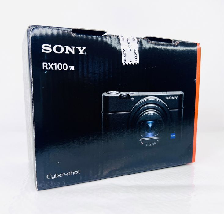 НОВ! Фотоапарат Sony RX100 VII 2г. Гаранция!