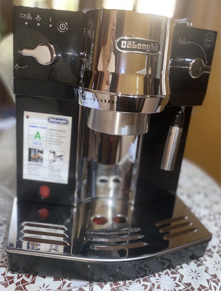 Продам кофеварка DeLonghi EC 820B.