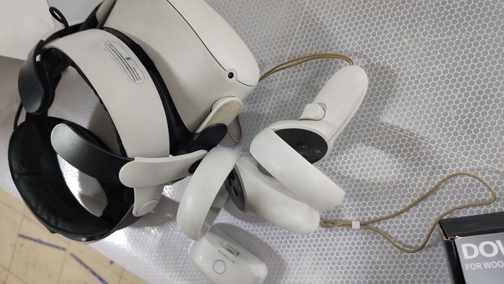 Продам oculus quest 2 с креплением bobo vr m3 и абк