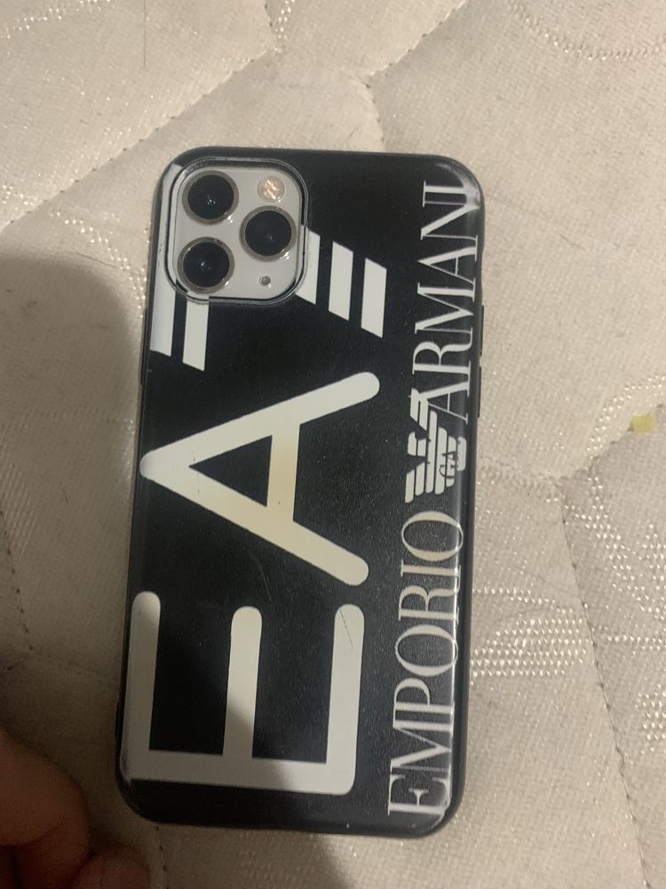 Vand iphone 11 pro +husa armani