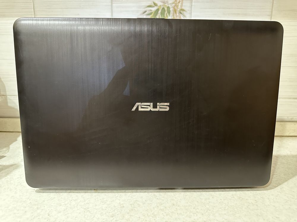 Игровой ноутбук Core i7-7500U/RAM 8Gb/SSD/HDD/NVIDIA 920M 2Gb GDDR5