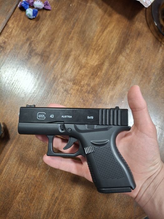 Airsoft пистолет Glock 43