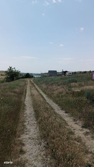 Vand 2700 mp in Sat Costi in zona lacului Vanatori