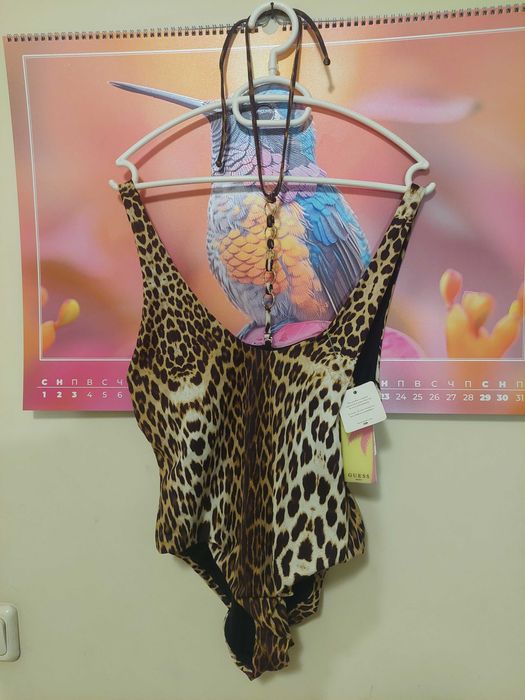 Чисто нов бански Guess.