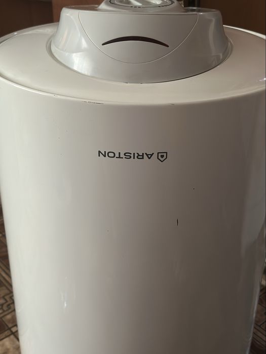 Продам водонагреватель Аристон 80 л