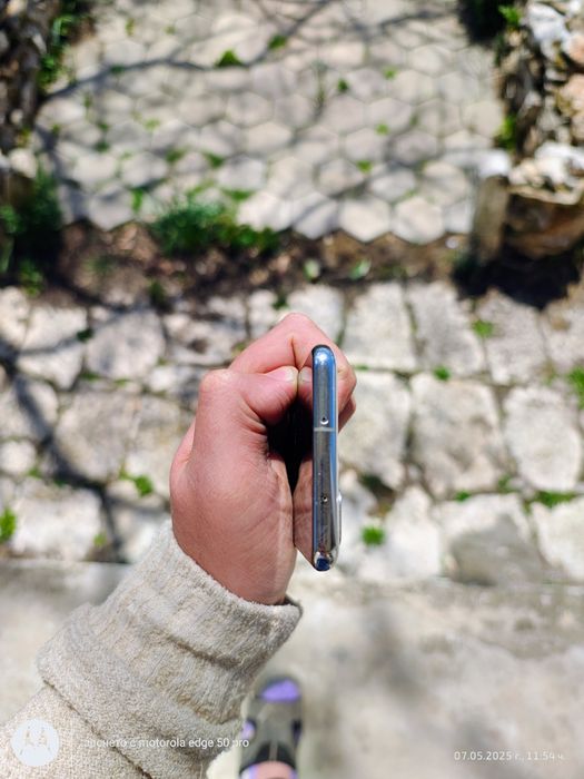 Продавам Samsung Galaxy S20