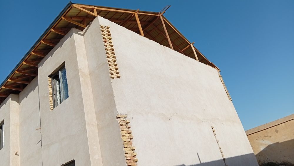 Хива шахарда коттедж 2 этаж лакка бахода 35000 $ ковровой ортида 125 м