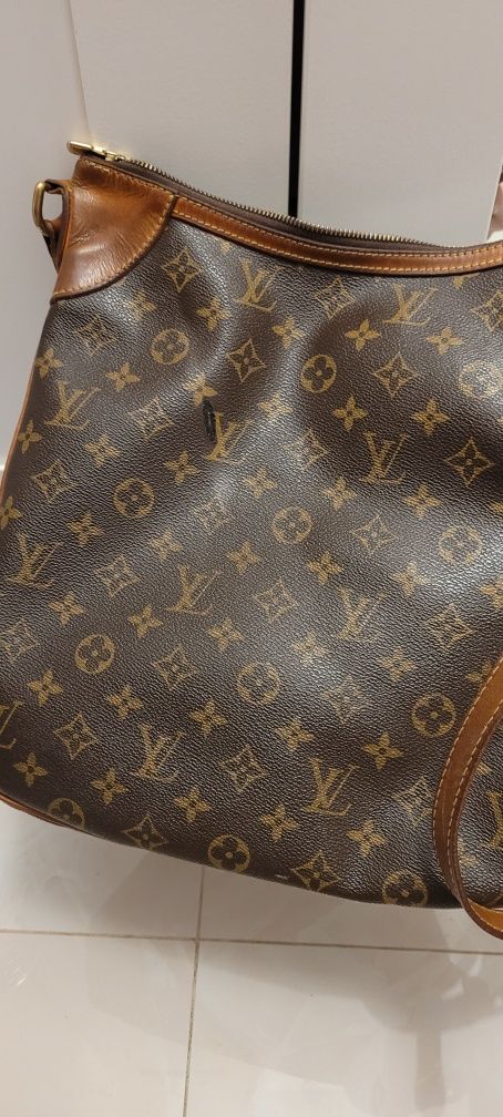 Geanta louis vuitton odeon pret 250 euro