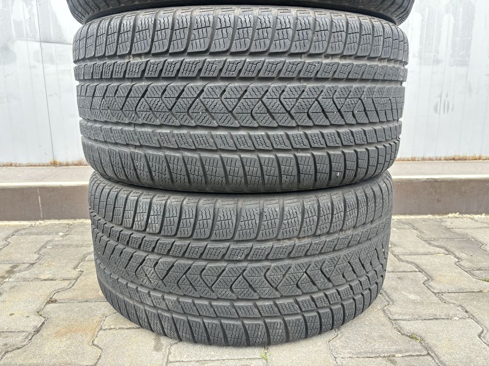 Почти нови зимни гуми Pirelli 245/40/20 и 275/35/20