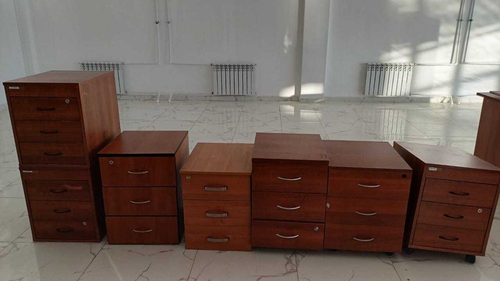 Продам офисные столы с тумбочками по 10000 тенге!
