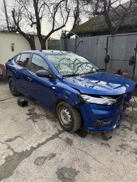 Vand Logan lll avariat conform pozelor