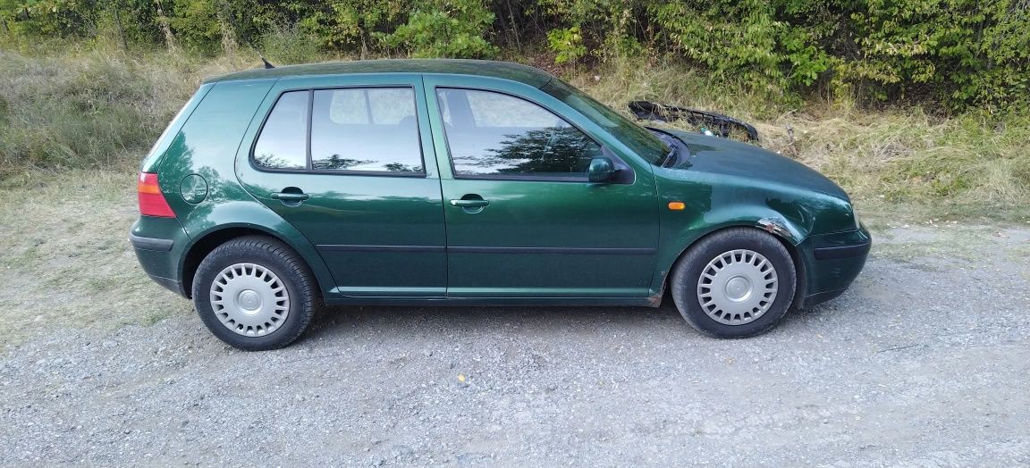Продавам Кола за работа vw golf 4/1.4 газ бензин.всичко платено