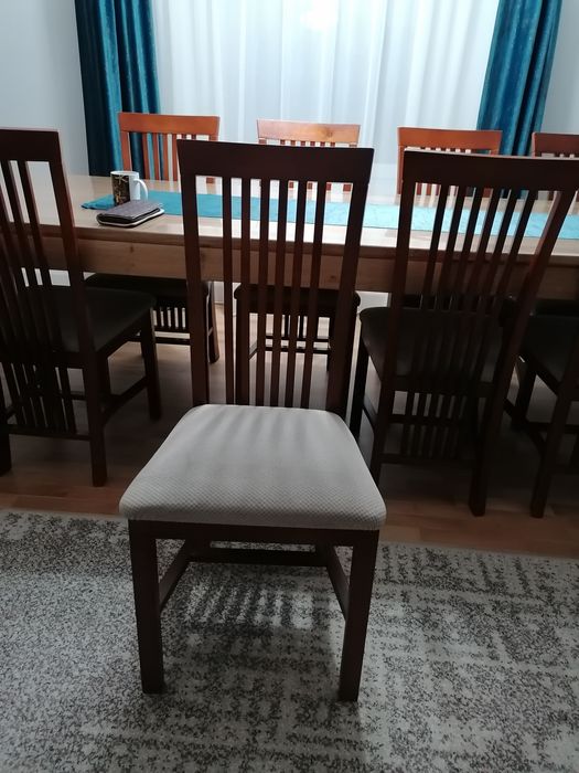 Vând scaune living lemn masiv în stare foarte bună, 8 bucăți.