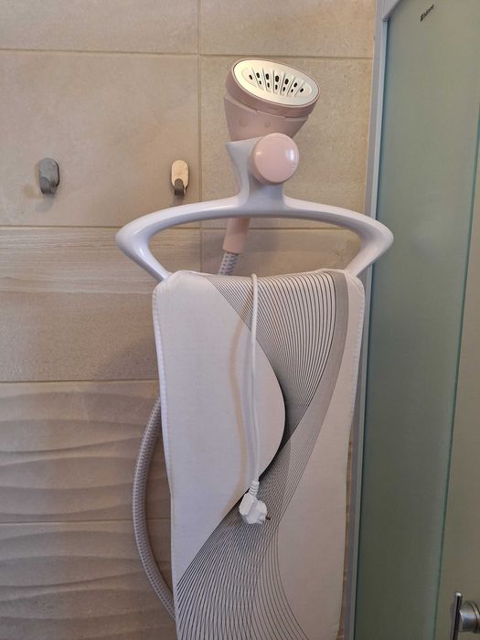 Philips ComfortTouch 1.8 l, 2000 W, 5 setari abur, FlexHead, Roz