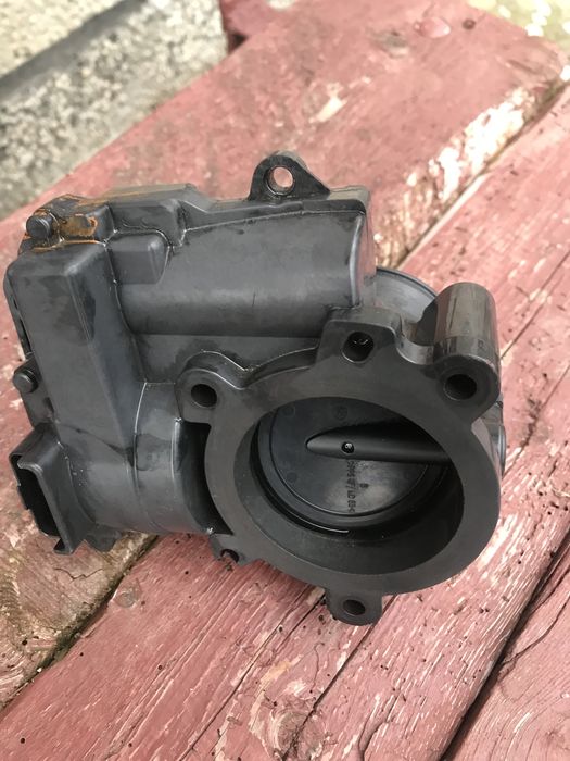 Дроселова клапа за пежо 1.6 турбо бензин