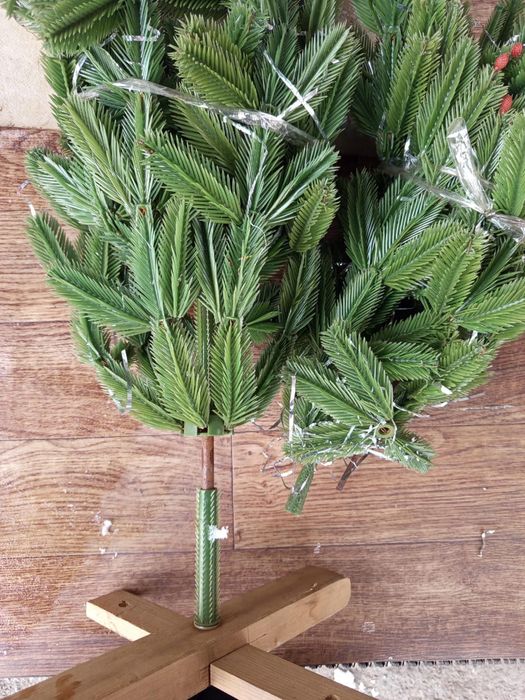 Продам ёлку и  еловые ветви новогоднее украшение