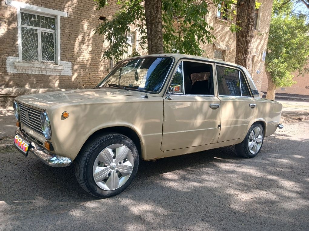 Srochna Jiguli sotiladi 21011 Gaz benzin