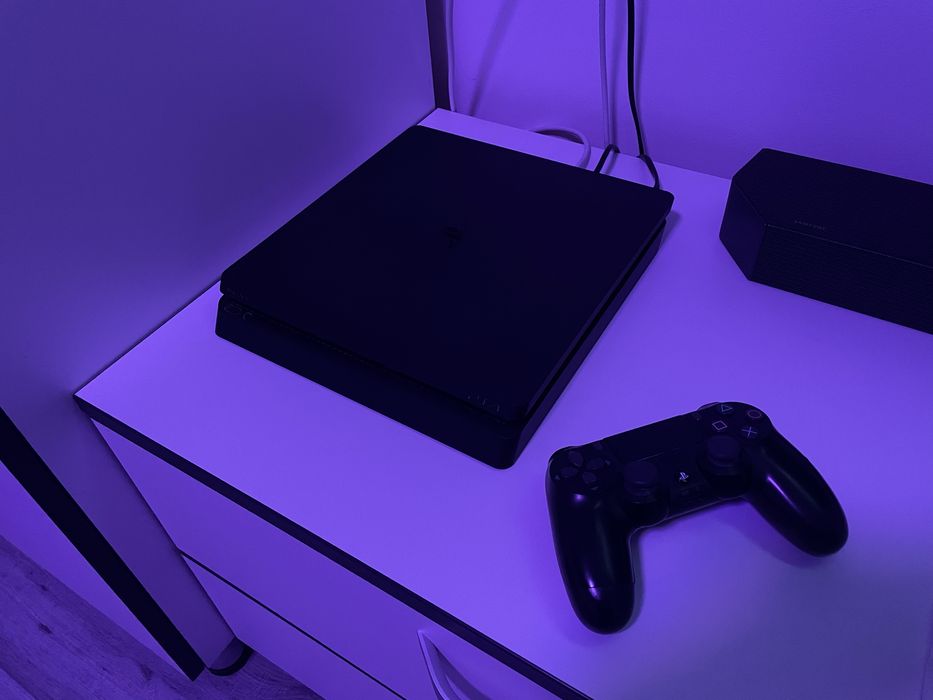 Play Station4 . slim 1 TB
