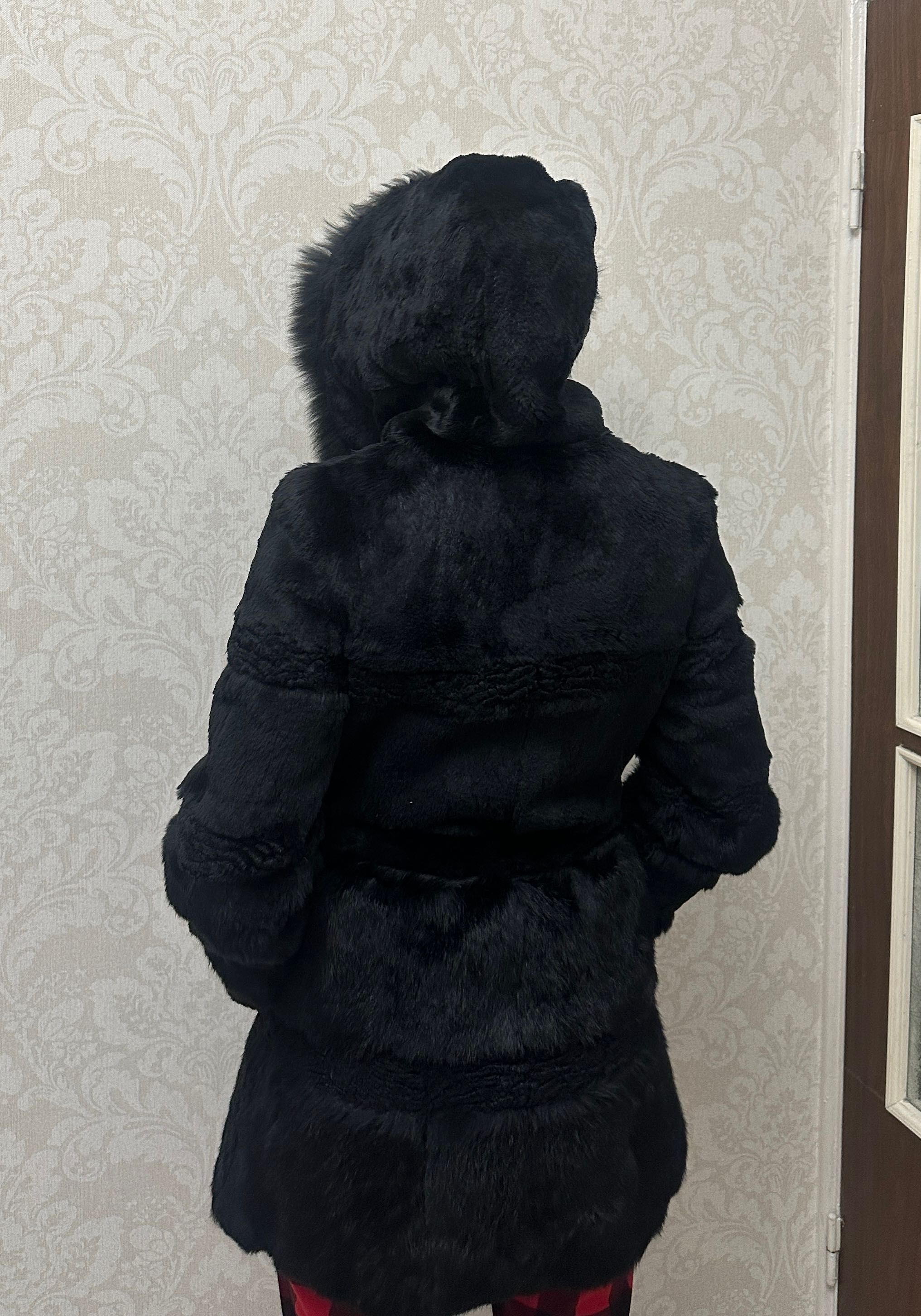 Шуба натуральная , средней длинны