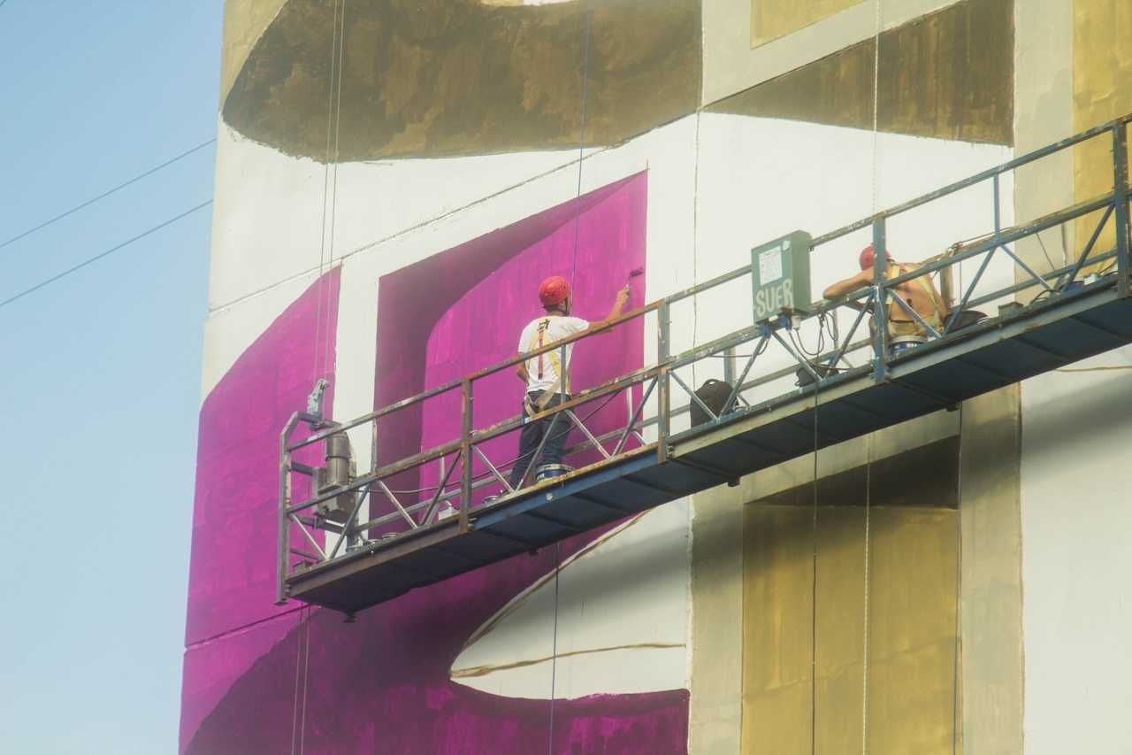 Суретші Художник маляр покраска муралы фреска рисунок фасад дом Астана