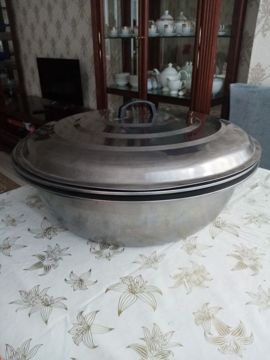 Металлический пещевые тазы с крышкой