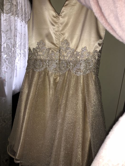 Rochie aurie, marimea M purtata o singura data  pentru orice tip de ev