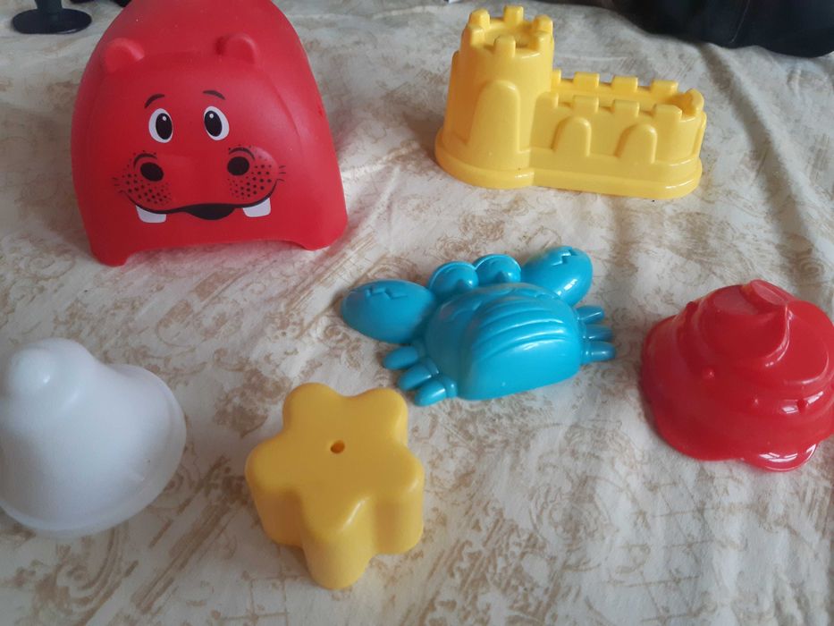 Комплект: Фигурки за пясъчни фигури+Коте за правене на сапунени балони