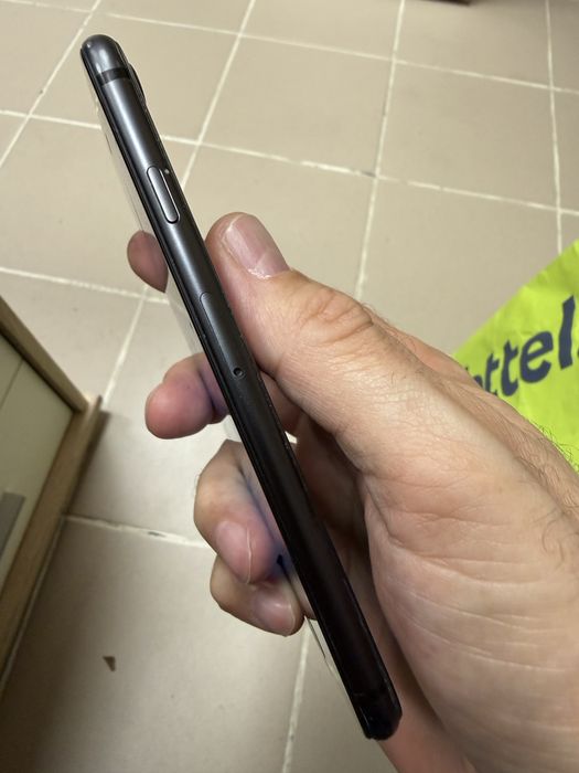 iPhone 8 64gb - с дефект