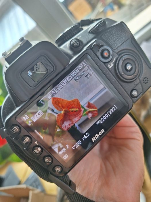 Фотоапарат Nikon D3100 с обектив Nikkor AF-S 18-55 VR + чанта