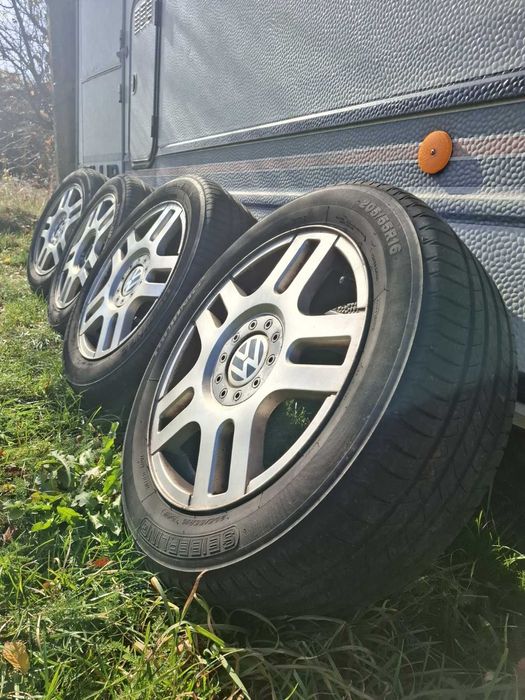 Продавам комплект от 4 броя оригинални алуминиеви джанти.