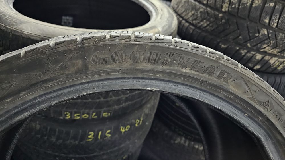 305 30 21 m+s goodyear