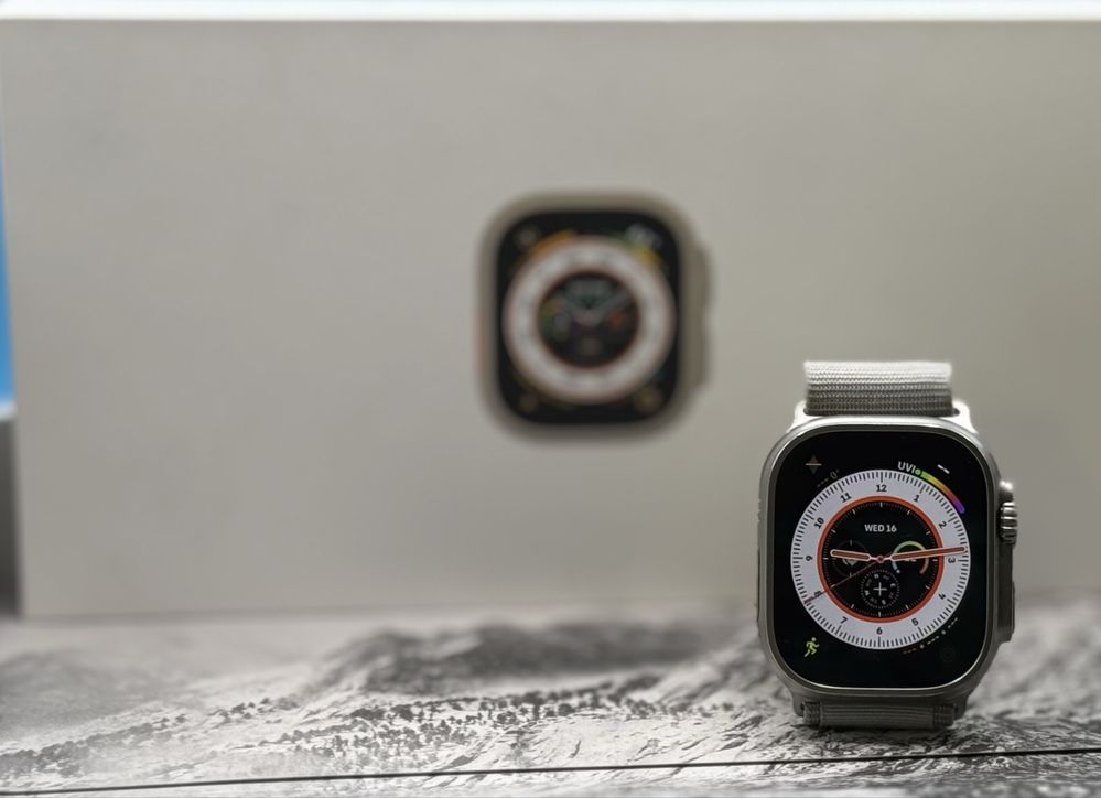 Apple Watch Ultra GPS + Cellular, 49mm, Titanium Case, Starlight Loop