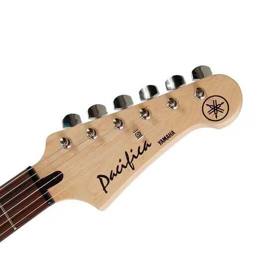 Электрогитара YAMAHA Pacifica 012 в белом цвете