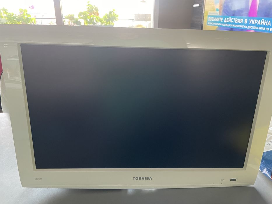 Телевизор Toshiba 22’ бял бонус стойка стена