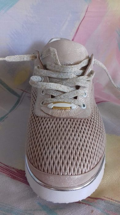 Дамски спортни обувки естествена кожа в златист розов цвят втора употр