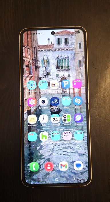 Samsung Galaxy Z Flip 6 ALB - impecabil