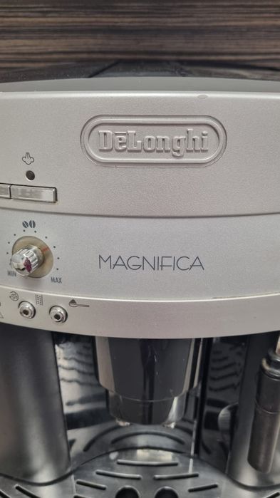 Vînd espresor DeLongi Magnifica