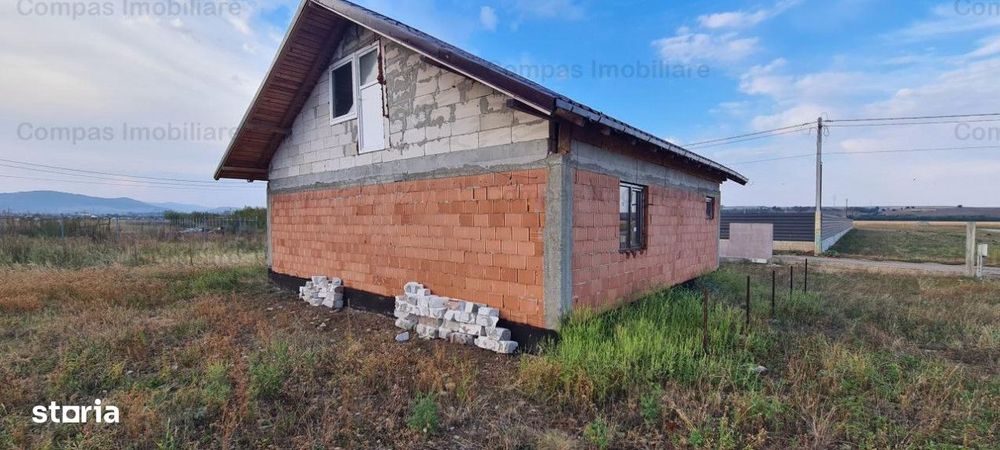 Casa la rosu in zona Dumbrava Rosie