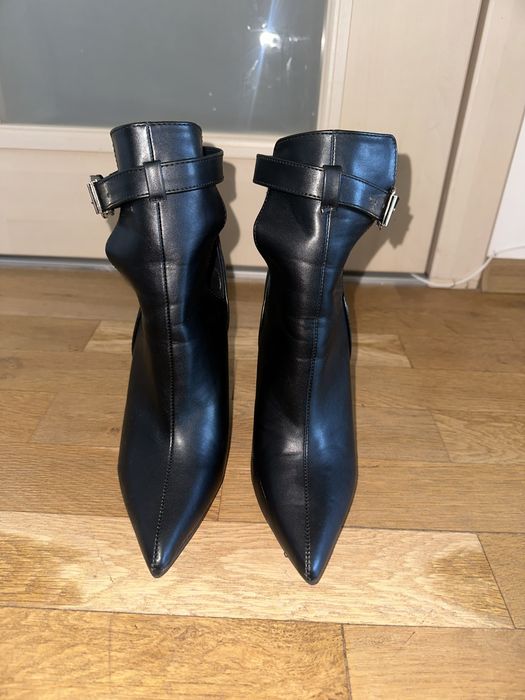 Дамски боти на висок ток