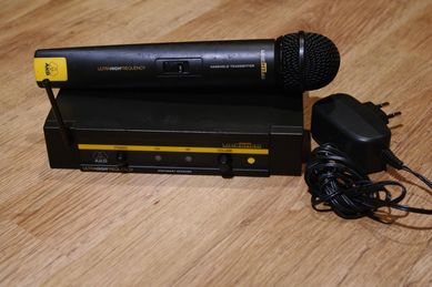 Безжичен микрофон AKG SR 40