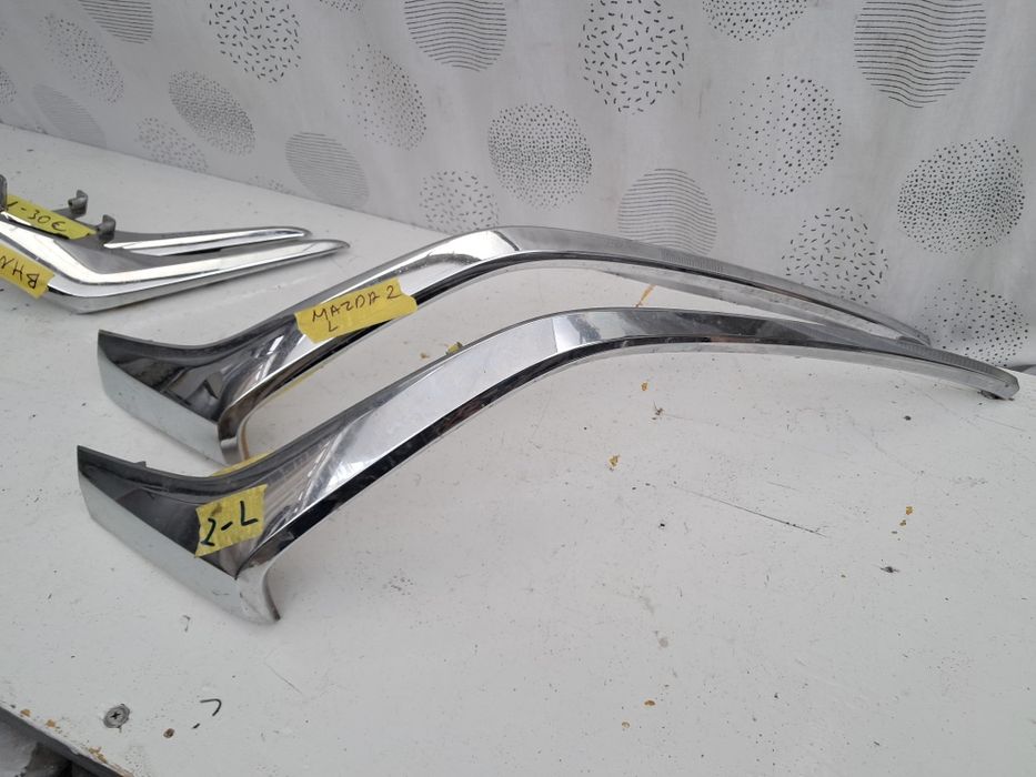 Лайсна хром Mazda 2 Mazda 3