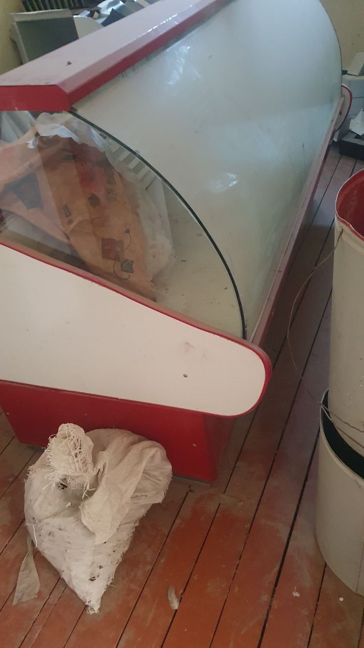 Vitrina xolodilnik sotiladi